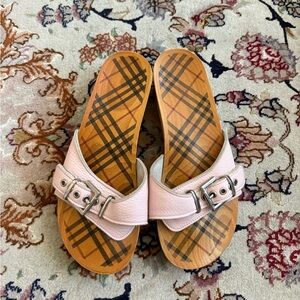 Plaid Footbed Buckle Sandals with Pink Leather Strap
